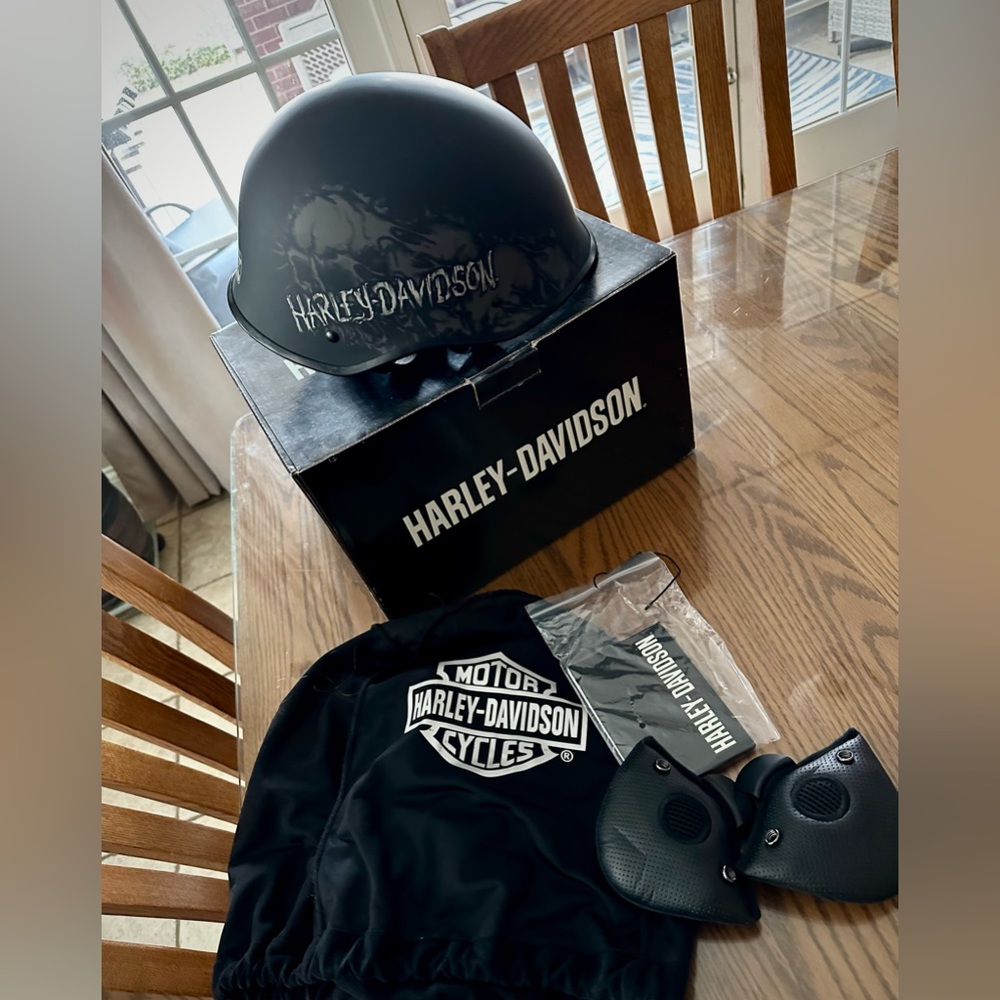 Harley Davidson skull size Medium helmet.